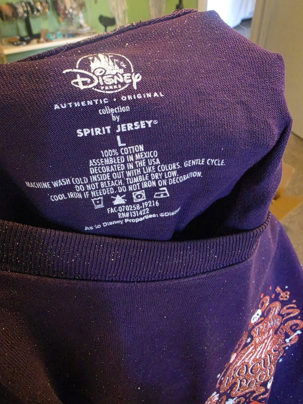 Disney Hocus Pocus Villain Spelltacular 2019 Purple Glitter Sweatshirt - Picture 7 of 7
